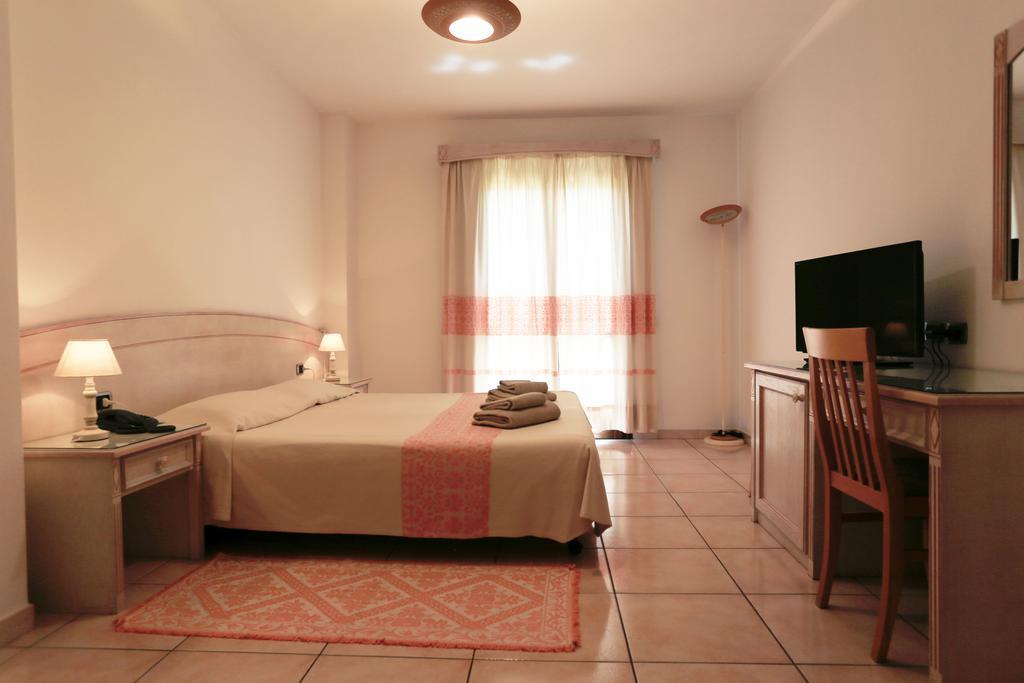 Hotel Delfino 阿尔扎凯纳 外观 照片